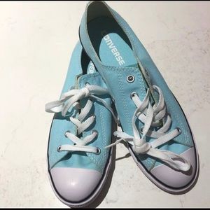 Blue low top converse